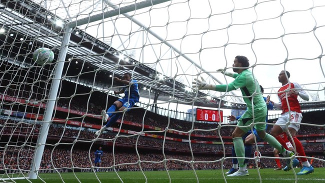 Arsenal menelan kekalahan 1-2 saat menjamu Bournemouth dalam laga Liga Inggris di Stadion Emirates, Sabtu (11/4).