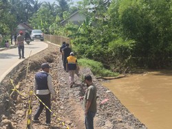 Luapan Sungai Bikin Bronjong di Cimoyan Pandeglang Turun, PUPR Pastikan Aman