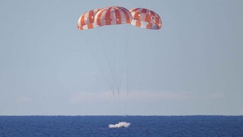 FOTO: Pendaratan Sukses Astronaut Artemis II Kembali ke Bumi