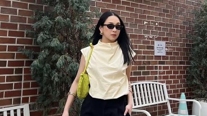 Get The Look: Ide Gaya Minimalis yang Elegan ala Agatha Pricilla