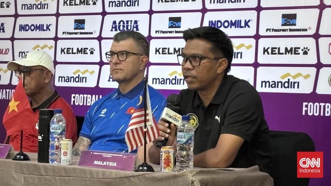 Pelatih Timnas Malaysia U-17 Muhammad Shukor Bin Adnan mematok target lolos semifinal Piala AFF U-17 di Indonesia.
