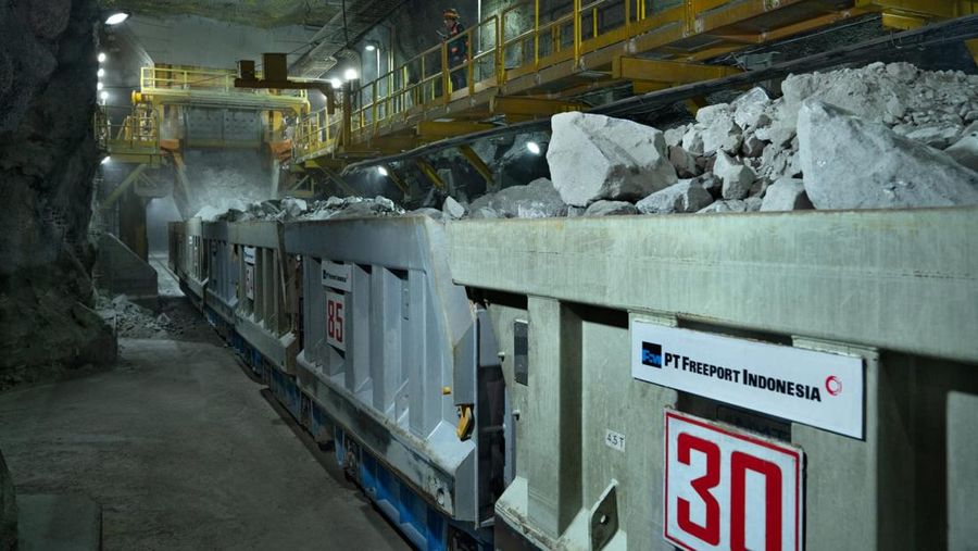 Area tambang terbuka Grasberg dan tambang bawah tanah Deep Mill Level Zone (DMLZ), PT Freeport Indonesia (PTFI). (PT Freeport Indonesia