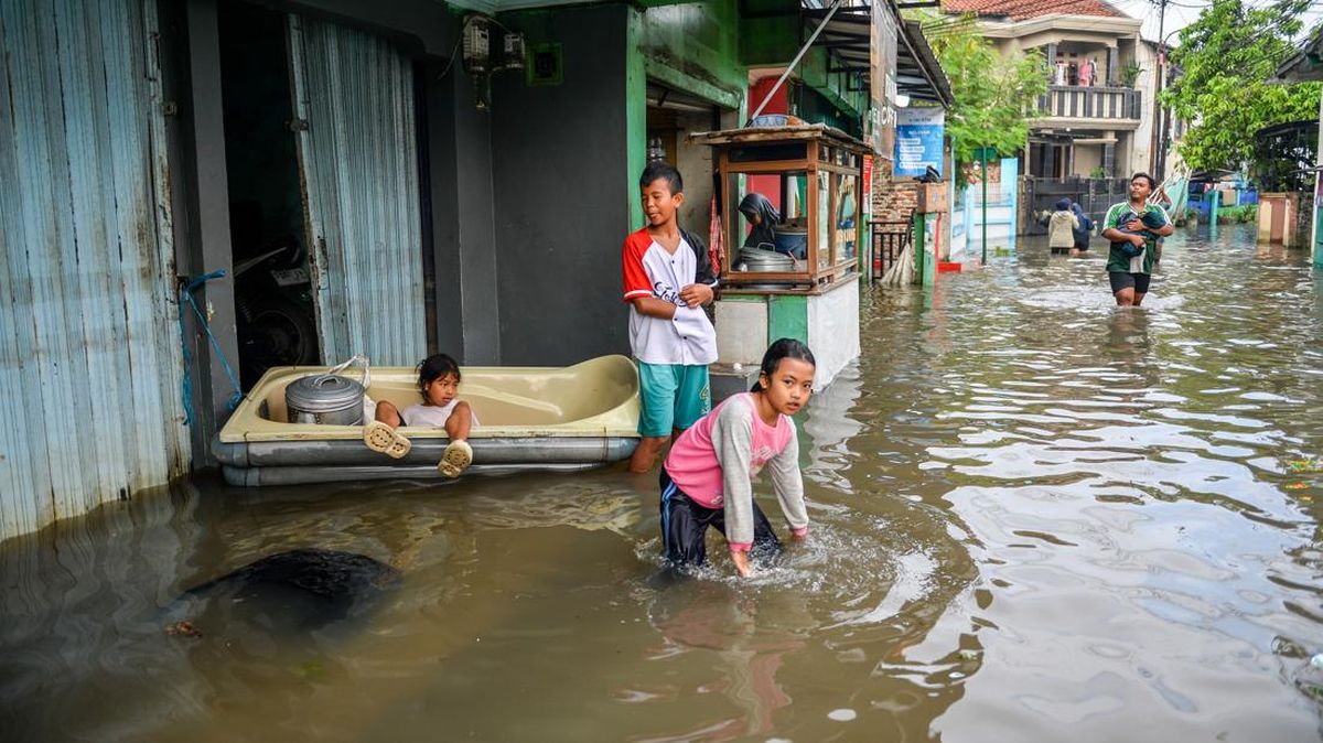 FOTO: Banjir Rendam Dayeuhkolot Kabupaten Bandung
