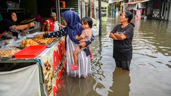 FOTO: Banjir Rendam Dayeuhkolot Kabupaten Bandung
