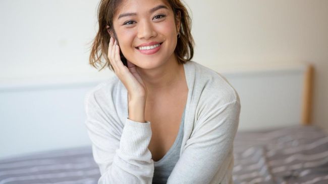 Ciri Kepribadian Perempuan yang Nyaman Tampil Tanpa Makeup