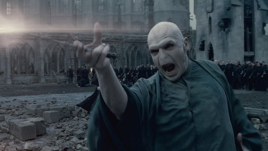 Ralph Fiennes Kubur Ide Kembali Jadi Voldemort di Serial Harry Potter