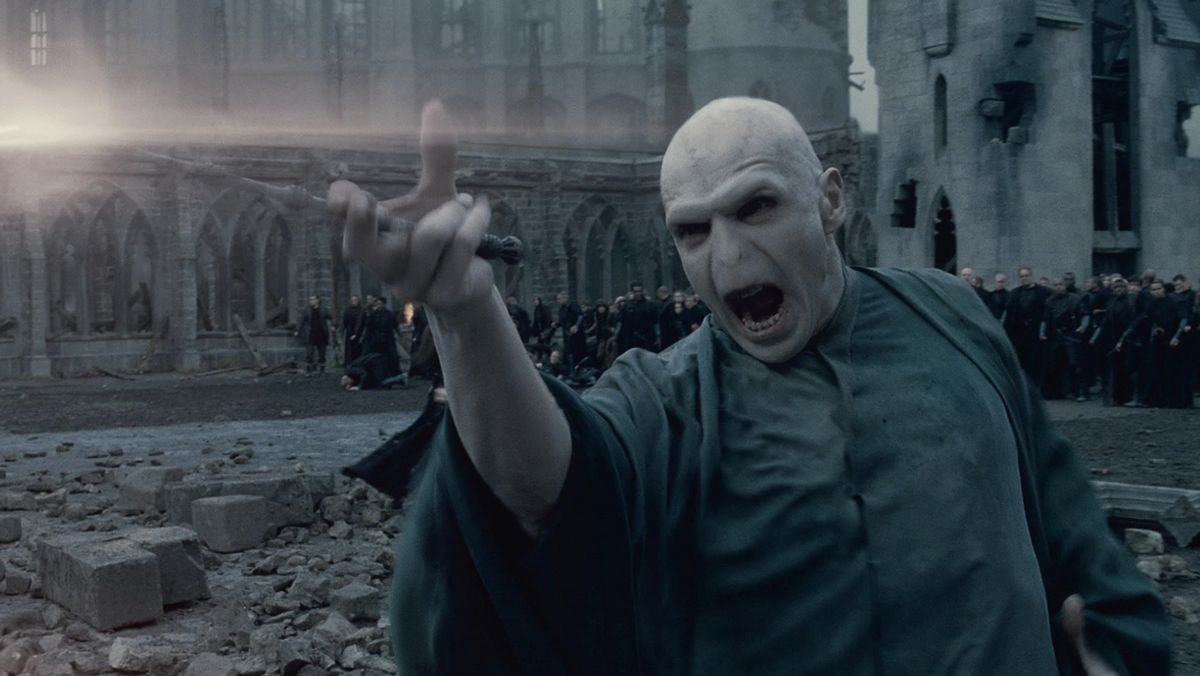 Ralph Fiennes Kubur Ide Kembali Jadi Voldemort di Serial Harry Potter