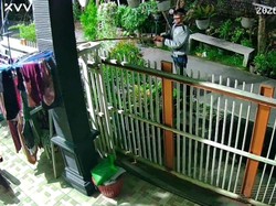 Video: Momen Pria di Lamongan Pura-pura Cari Cicak Ternyata Gasak Pakaian Dalam Wanita