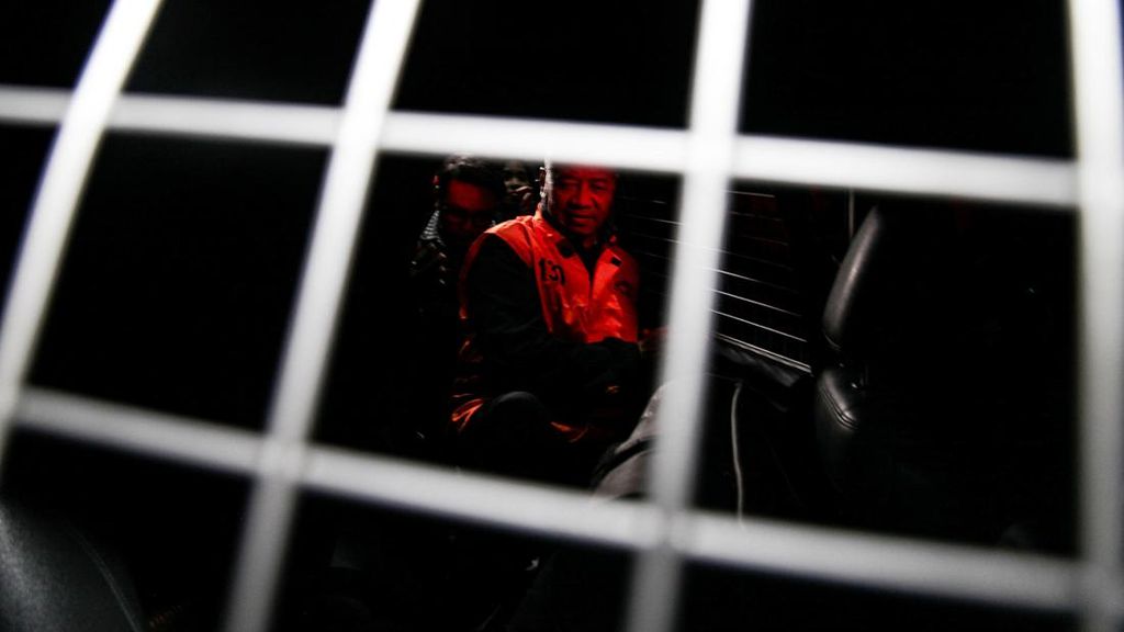 FOTO: Buron Narkoba The Doctor Ditangkap hingga OTT Bupati Tulungagung