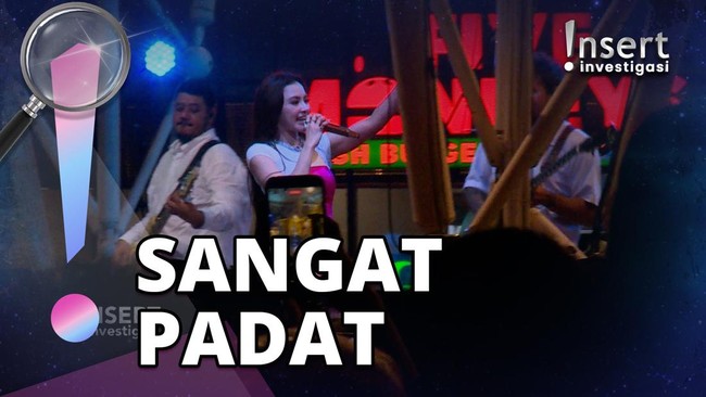 Antusias Para Penggemar di Konser Mahalini Meski Diguyur Hujan