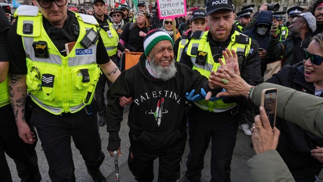 Ratusan aktivis pro-Palestina di London ditangkap setelah menggelar aksi mendukung kelompok pro-Palestina yang dilarang oleh Inggris, Palestine Action.