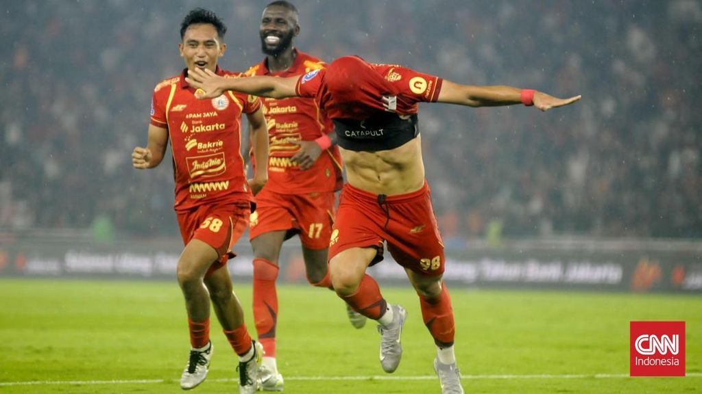 FOTO: Persija Benamkan Persebaya, Eksel Runtukahu Ukir Brace