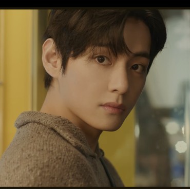 Ini 7 Pesona Tampan V BTS Jadi Anak SMA Bintangi Film Pendek Bikin Pangling