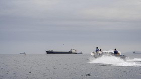 Enam Kapal Dipaksa 'Putar Balik' Gara-gara Blokade AS di Selat Hormuz