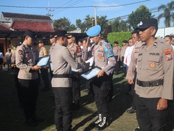 20 Anggota Polres Blitar Kota yang Berprestasi Diganjar Penghargaan