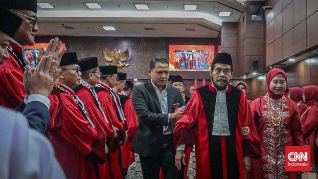 Mantan Ketua Mahkamah Konstitusi (MK) Anwar Usman mengaku meninggalkan jabatannya dengan perasaan lega yang diibaratkan seperti bayi lahir tanpa dosa.