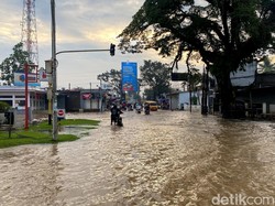 Banjir yang Belum Surut di Jalur Majalaya-Cicalengka