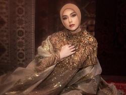 Momen Haru Celine Evangelista Antarkan Anak Masuk Pesantren: Hatiku Tak Sanggup