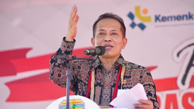 Menkop Ferry Juliantono meresmikan Koperasi Desa Merah Putih di Mimika, Papua. Ia dorong pengembangan ekonomi lokal dan sinergi pemerintah pusat dengan daerah.