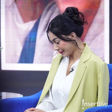 Ini 7 Momen Emosional Denada Banjir Air Mata Bahas soal Anak