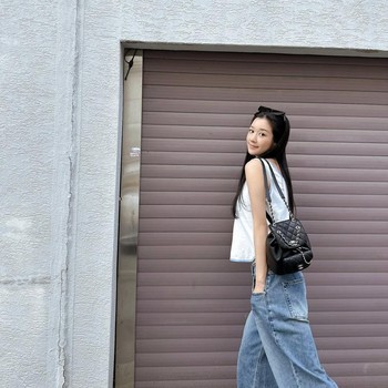 Get The Look: Gaya Simpel dan Comfy ala Seo Yea Ji