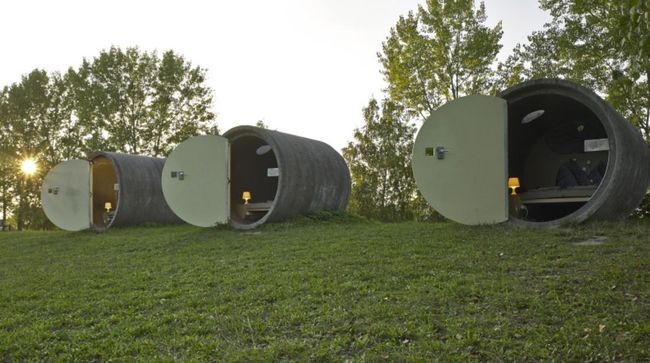 Dasparkhotel digagas seniman asal Austria, Andreas Strauss, pada 2005. Hotel ini membujuk tamu merasakan sensasi tidur di dalam pipa beton drainase raksasa.