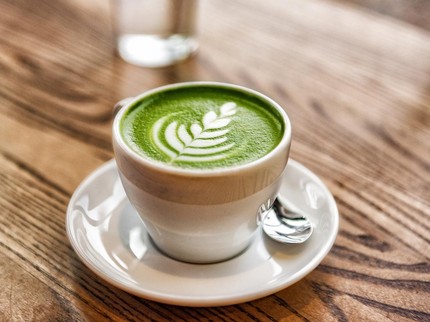 Resep Dirty Matcha Latte, Kopi Seenak Cafe Terkenal