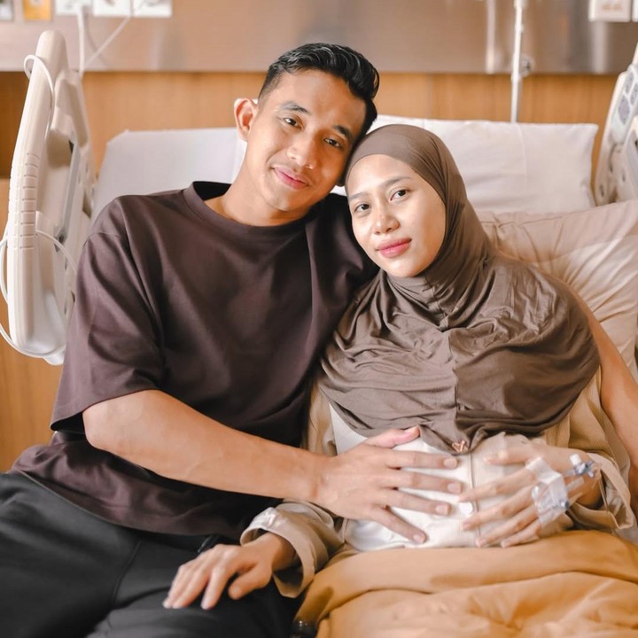 <p>Kabar bahagia datang dari pemain Timnas Rizky Ridho Ramadhani, Bunda. Sang istri Sendy Aulia baru saja melahirkan anak pertama mereka yang berjenis kelamin laki-laki. Kabar ini disampaikan Rizky Ridho dalam unggahan di Instagram pada Senin, 13 April 2026. (Foto: Instagram @rizkyridhoramadhani)</p>