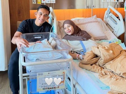 Istri Pemain Timnas Rizky Ridho Melahirkan Anak Pertama, Dikaruniai Bayi Laki-laki