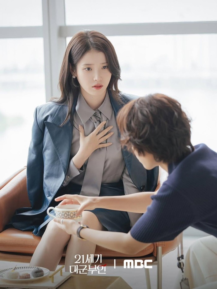 IU saat membintangi drama Korea Perfect Crown