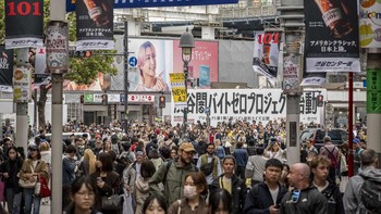 FOTO: Overtourism di Jepang dan Pajak Turis yang Kian Melambung