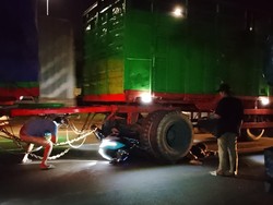 Gagal Salib Truk, Pemotor Tewas Terlindas Truk di Arteri Porong Sidoarjo