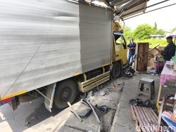 Sopir Truk Tabrak 5 Motor LC di Terminal Kartasura Ngaku Ngantuk