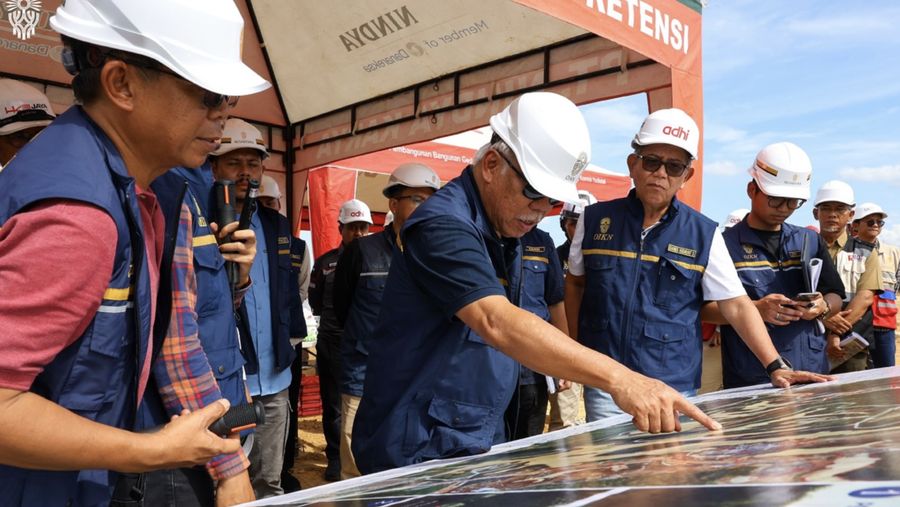 Kepala Otorita IKN Basuki Hadimuljono berbareng jejeran terus menerus melakukan monitoring, pengawasan, dan peninjauan nan terperinci seperti pada Sabtu, 11 April 2026 di area Legislatif dan Yudikatif. (Instagram/IKN_id)