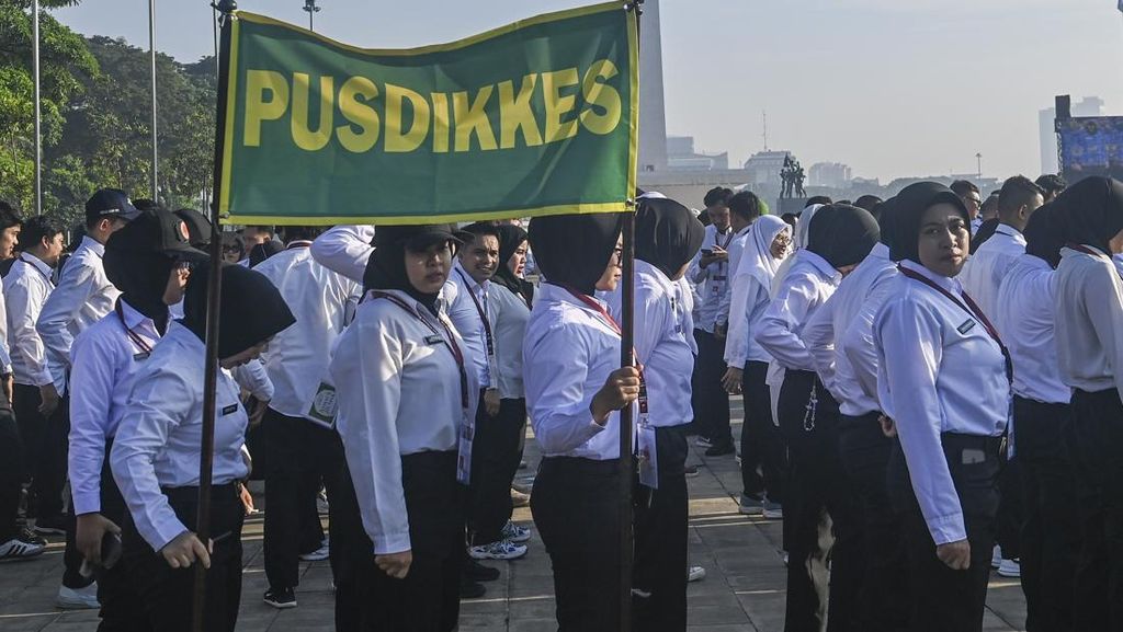 FOTO: 2000 ASN Komcad Dibekali Pengetahuan Senjata dan Menembak