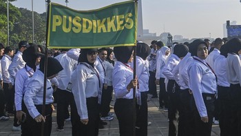 FOTO: 2000 ASN Komcad Dibekali Pengetahuan Senjata dan Menembak
