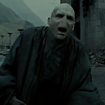 Ralph Fiennes Tutup Kesempatan Kembali Jadi Voldemort di Serial Harry Potter