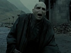 Ralph Fiennes Tutup Kesempatan Kembali Jadi Voldemort di Serial Harry Potter