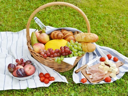 15 Lauk Pauk untuk Bekal Piknik Tahan Lama & Anti Tumpah, Cocok untuk ke Pantai-Keluarga