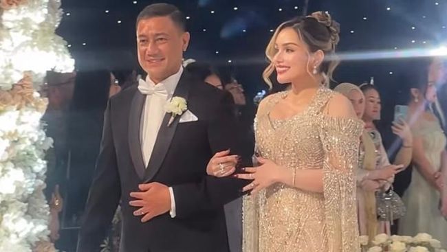 7 Penampilan Nurah Syahfirah Ibu Sambung Teuku Rassya Dampingi Sang Putra di Pelaminan