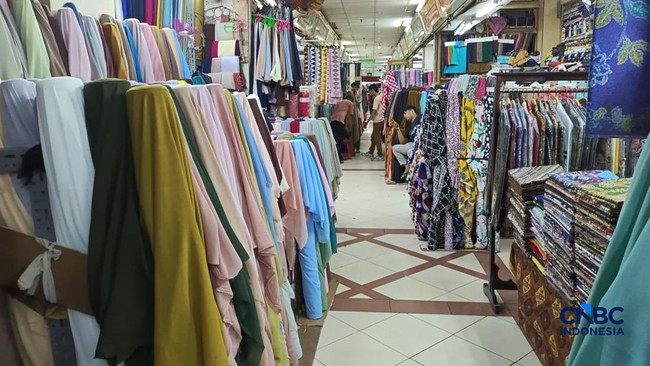 Bak Makan Buah Simalakama, Penjual Kain Tanah Abang Curhat Efek Perang
