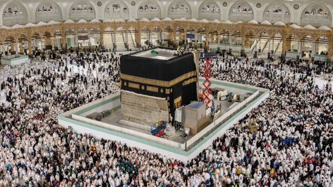 Kabah Tampak Tanpa Kiswah, Momen Langka Ini Jadi Sorotan Publik