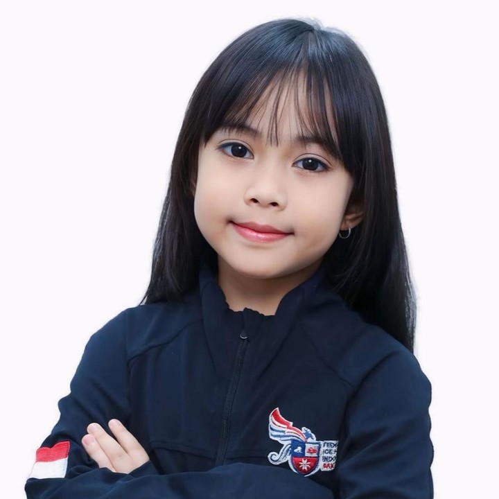 <p>Meski sempat merasa khawatir dengan sang putri, Fitri tetap memberikan dukungan penuh kepada Sada. "Apa pun hasilnya, yang terpenting adalah kerja kerasmu dan kemauanmu untuk terus berusaha. Itulah yang sudah menjadikanmu pemenang di mataku, selalu. Terima kasih kakak. Bismillah. <em>U&rsquo;iidzukumaa bikalimaatillaahit-taammah we are the syatithaanin wa haammah, and we are the &lsquo;aynin laammah</em>," tuturnya. (Foto: Instagram @fitrop)</p>