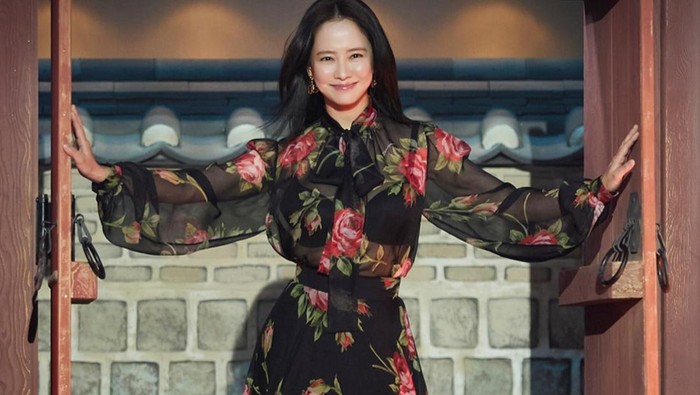 Song Ji Hyo Tunjukkan Ragam Pesona di Acara SNL Korea
