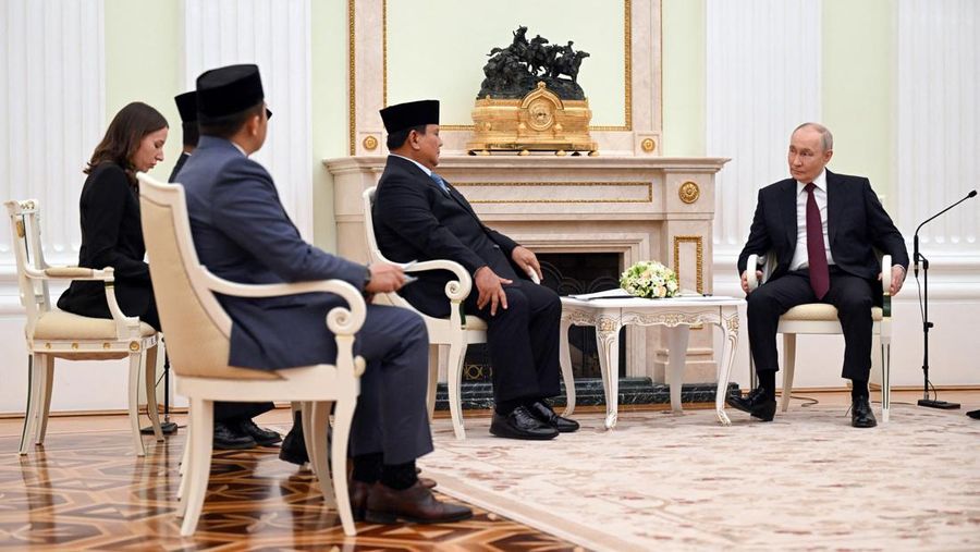Para personil delegasi, nan dipimpin oleh Presiden Rusia Vladimir Putin dan Presiden Indonesia Prabowo Subianto, mengadakan pembicaraan di Kremlin di Moskow, Rusia, 13 April 2026. (Igor Ivanko/Pool via REUTERS)