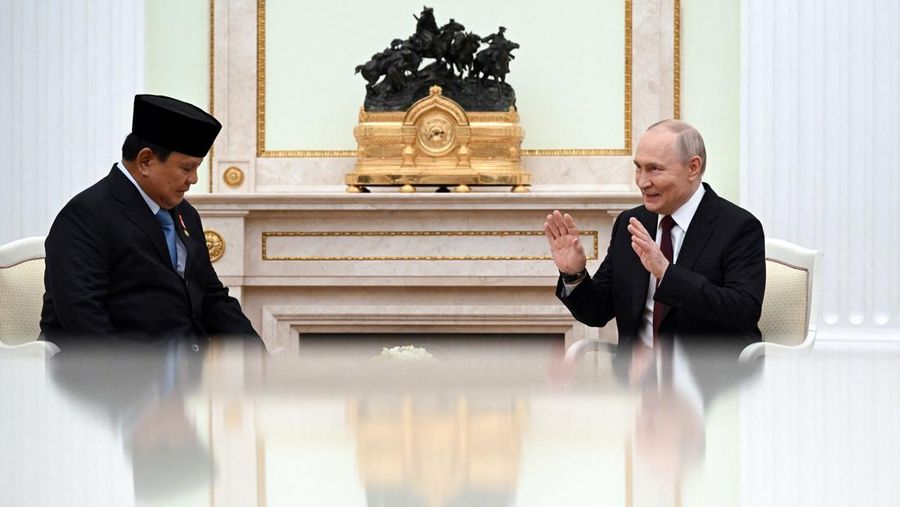 Para personil delegasi, nan dipimpin oleh Presiden Rusia Vladimir Putin dan Presiden Indonesia Prabowo Subianto, mengadakan pembicaraan di Kremlin di Moskow, Rusia, 13 April 2026. (Igor Ivanko/Pool via REUTERS)