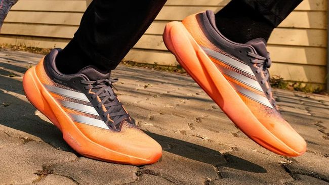 Jangan Anggap Sepele! Ini Bahaya Pakai Sepatu Terlalu Kecil