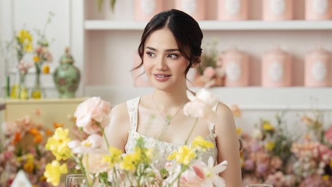 Suvenir Bridesmaid Syifa Hadju Bikin Heboh, Ada Mesin Kopi Mewah hingga Gelang Emas