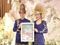 Isi Chat Teuku Rassya Soal Miskom dan Memohon Tamara Bleszynski Hadir di Nikahan