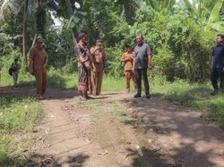 Nestapa Warga Perigi Buleleng Berjibaku Lalui Jalan Rusak Bertahun-tahun